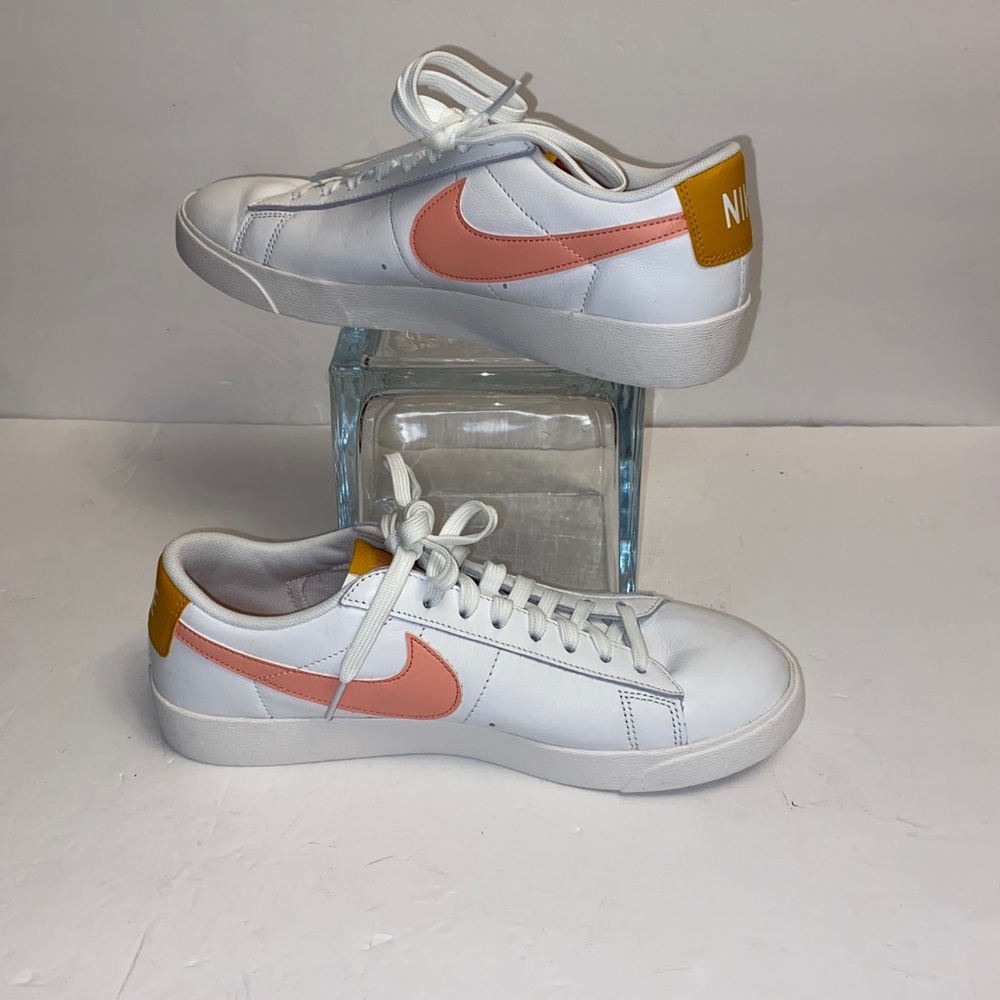 ike Blazer Low LE Summit White Pink Size 10.5 Nwob